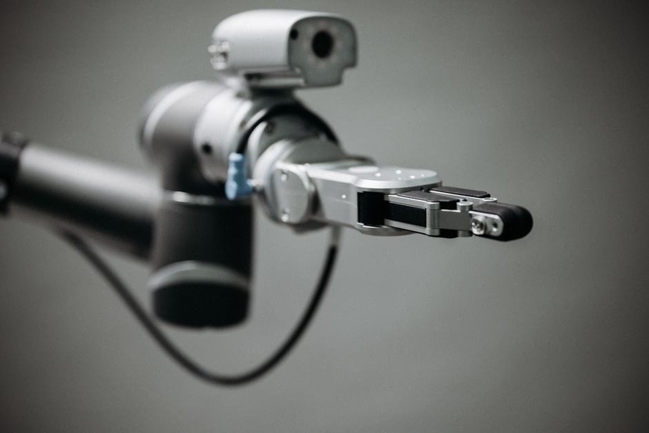 Robot d'inspection contrôlant une canalisation industrielle avec précision