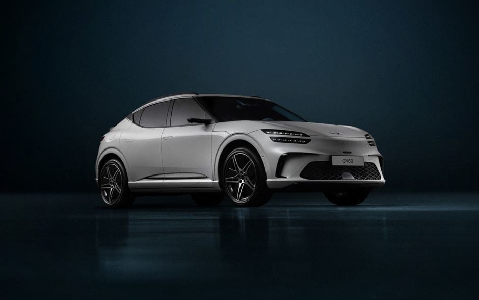 Batterie de SUV électrique Xiaomi avec ingénieur en atelier automobile