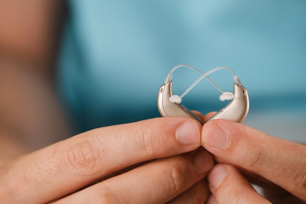 La première consultation débute systématiquement par un test auditif approfondi La première consultation débute systématiquement par un test auditif approfondi