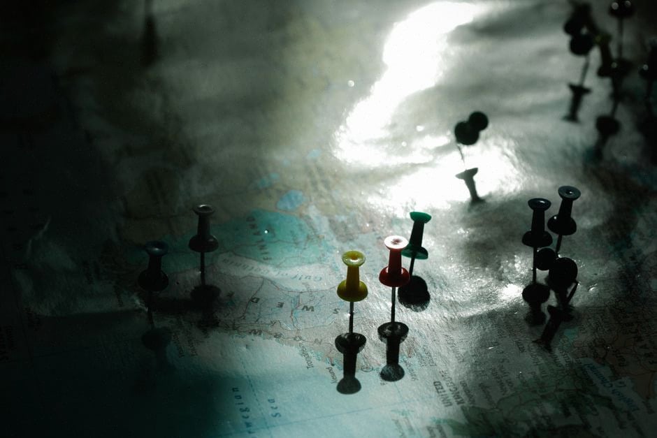Équipe juridique cartographiant les risques IA en entreprise