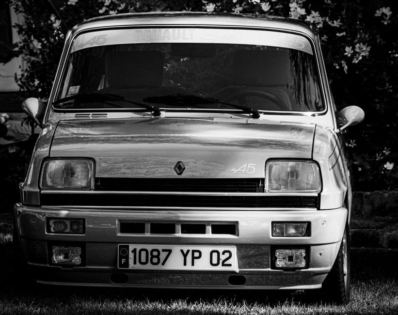 Prix de la Renault 5 électrique présenté en concession automobile