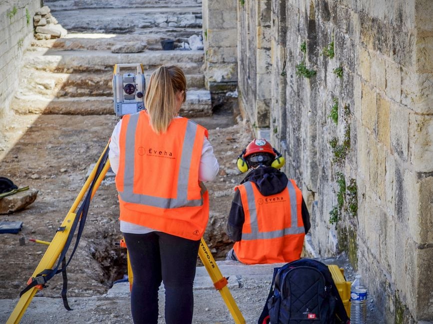 Ingénieurs inspectant les travaux préparatoires des EPR2 à Gravelines