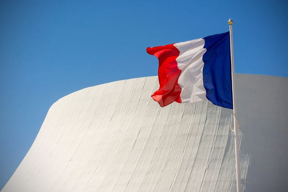 Contrôle qualité de pièces nucléaires dans un atelier industriel français