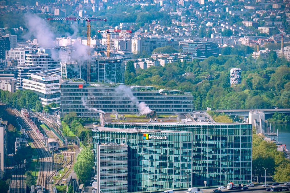 Usine de semi-conducteurs exposée aux tensions sur le silicium