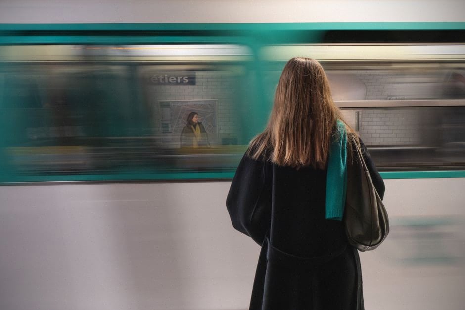Ménage comparant facture d’énergie et devis de rénovation thermique