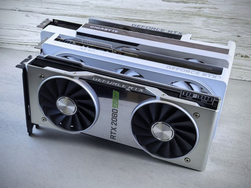 Techniciens inspectant des serveurs GPU pour l’intelligence artificielle