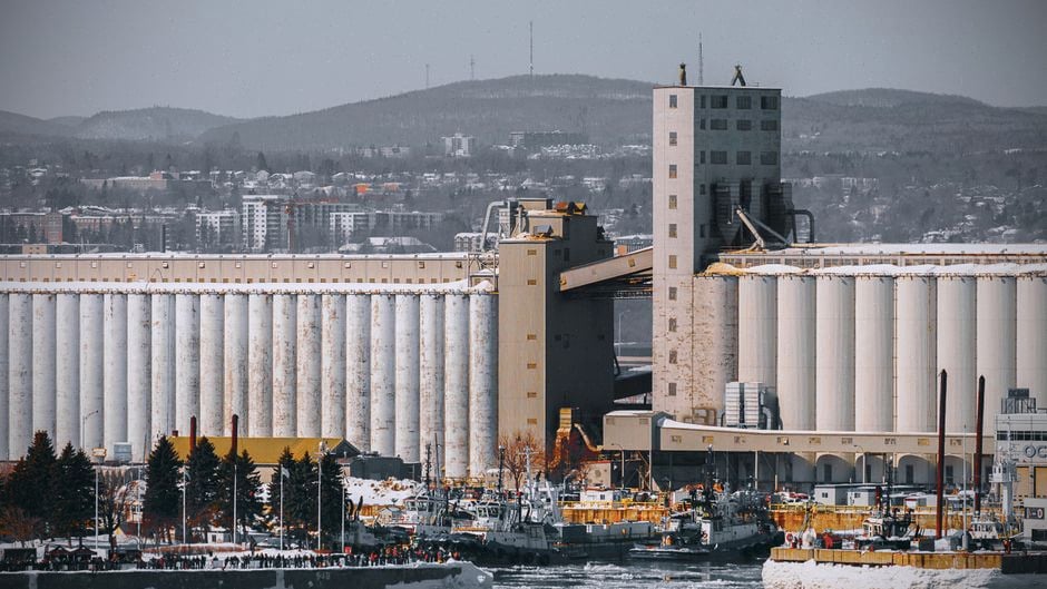 Terminal céréalier moderne lié aux tensions sur le blé mondial