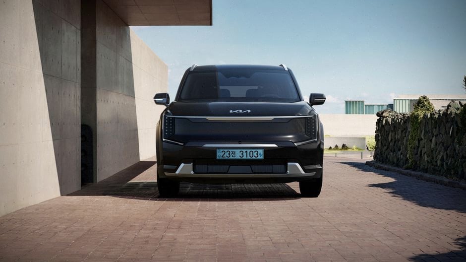 Véhicules électriques d’occasion 2017 à 2023 exposés en concession