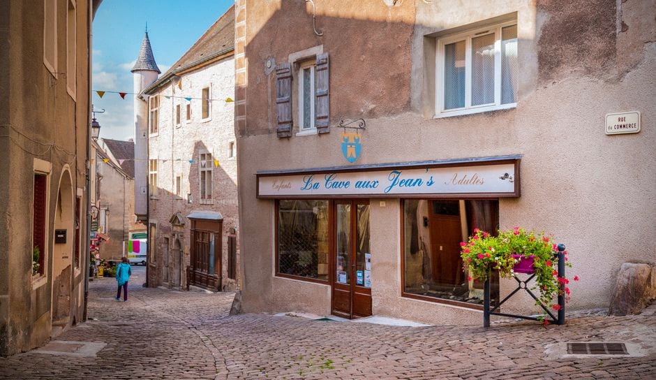 Maintenance du réseau de gaz dans une rue résidentielle française