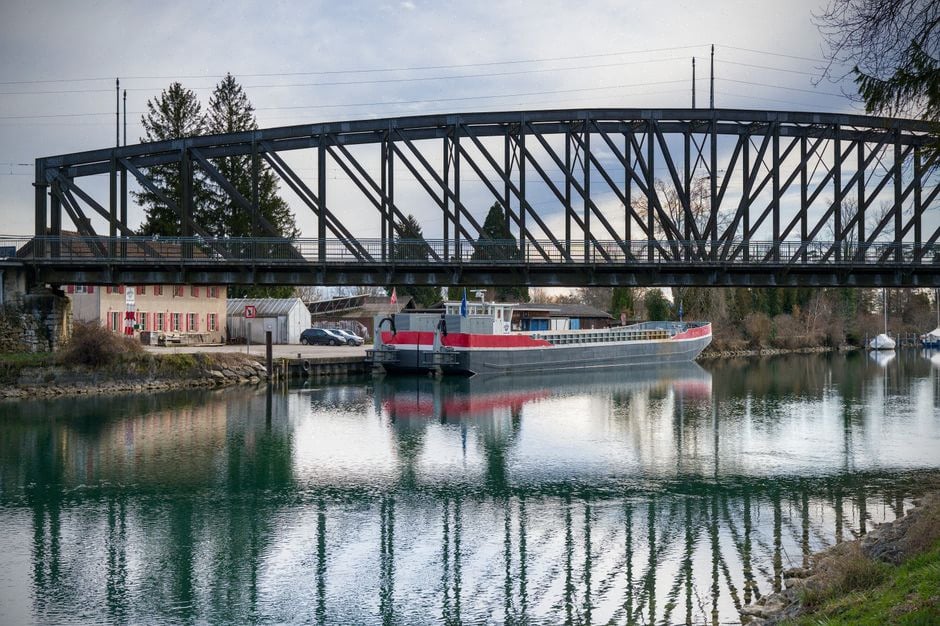 Faible niveau du Rhin perturbant le transport fluvial européen