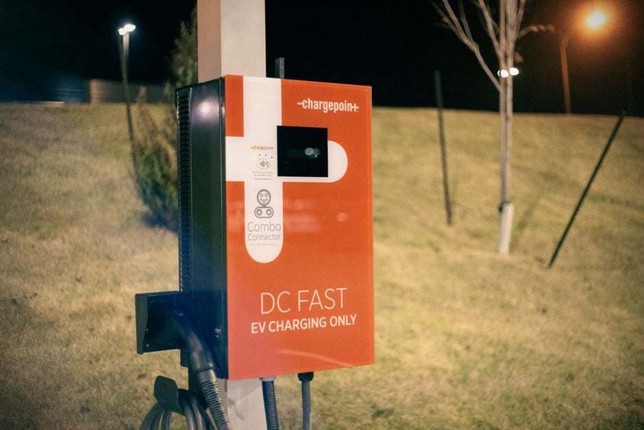 Station de recharge rapide pour voitures électriques sur autoroute européenne