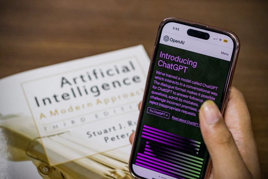 Salle cybersécurité analysant la publication accidentelle d’images ChatGPT