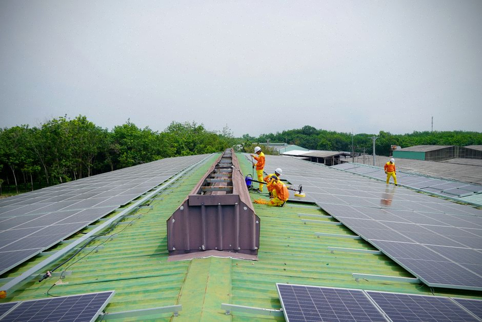 Modules RELIC connectés à des équipements solaires sur site