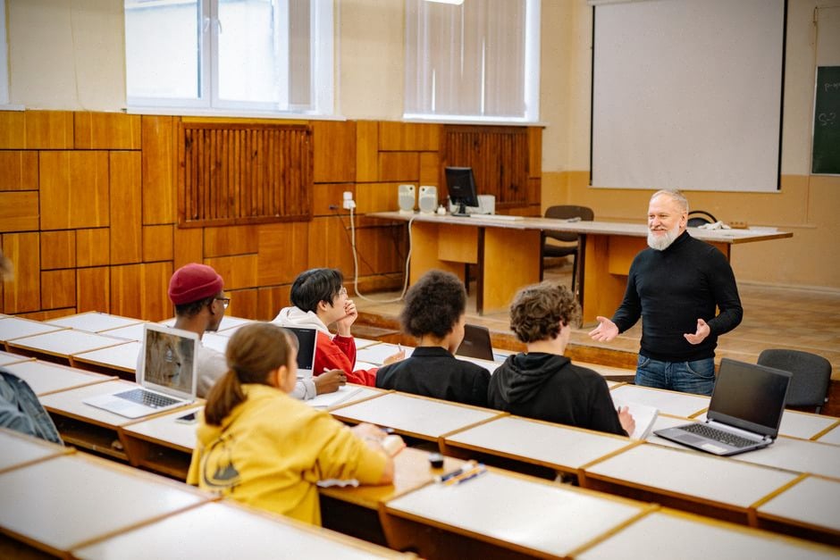 Classe intelligente utilisant l’IA pour accompagner les apprentissages scolaires
