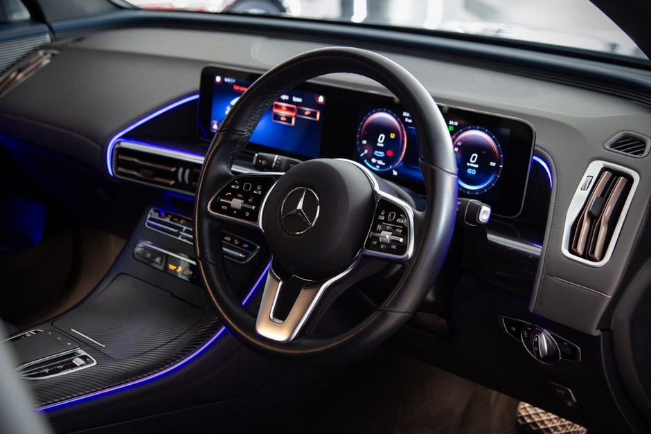 Habitacle du Mercedes VLE avec navigation et recharge sans fil
