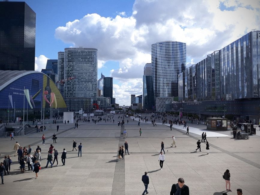 Analyste suivant les marchés obligataires avant une décision de la BCE