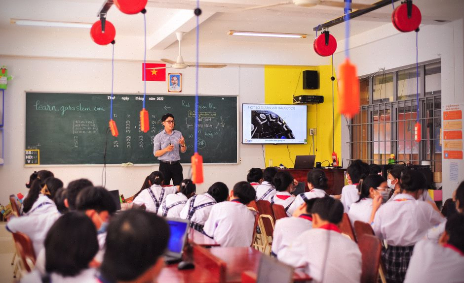 Classe vietnamienne utilisant des outils d’intelligence artificielle éducative