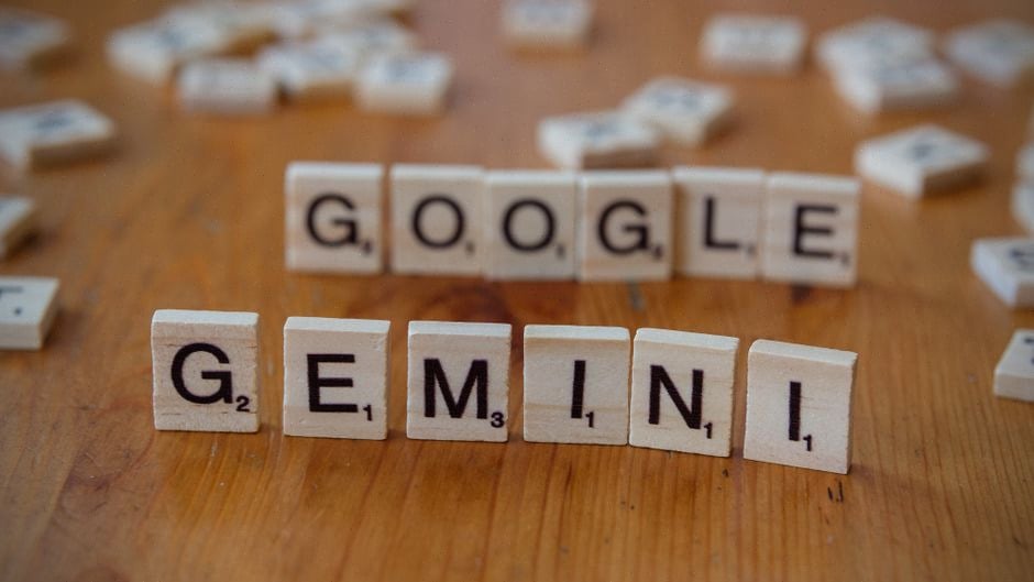Étudiant activant l’offre Google AI Plus gratuite avant fin 2026