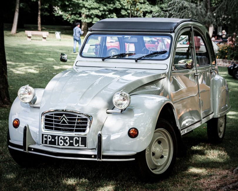 Design de la future Citroën 2CV électrique en studio automobile