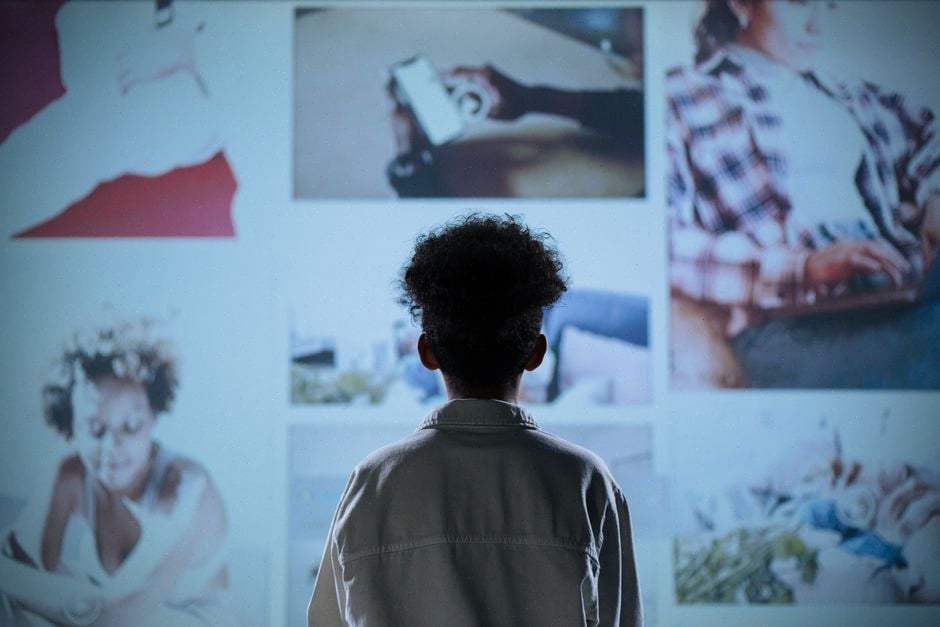 Atelier scolaire sur la prévention des images manipulées en ligne