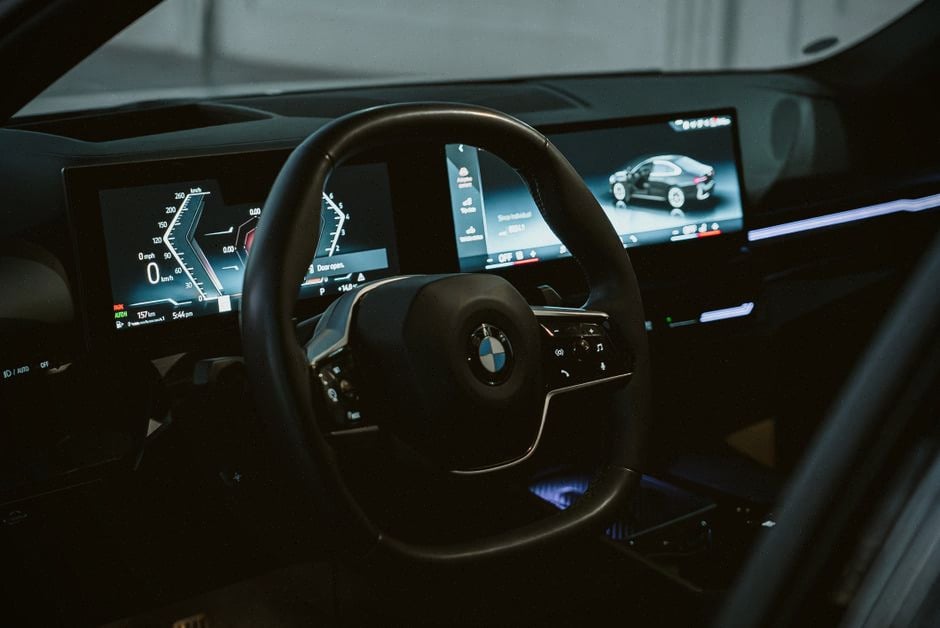 Design fastback du BMW iX4 inspiré du X4 électrique