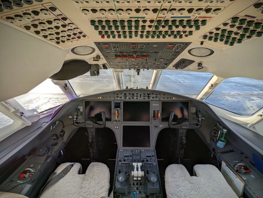 Habitacle Neue Klasse avec écran panoramique et commandes numériques