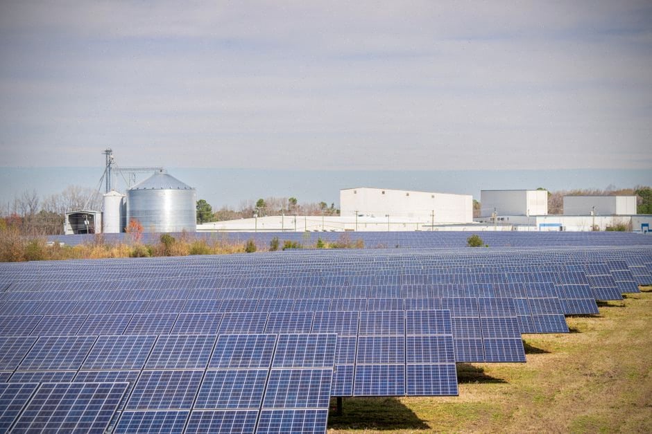 Site solaire industriel testant la production d’hydrogène vert