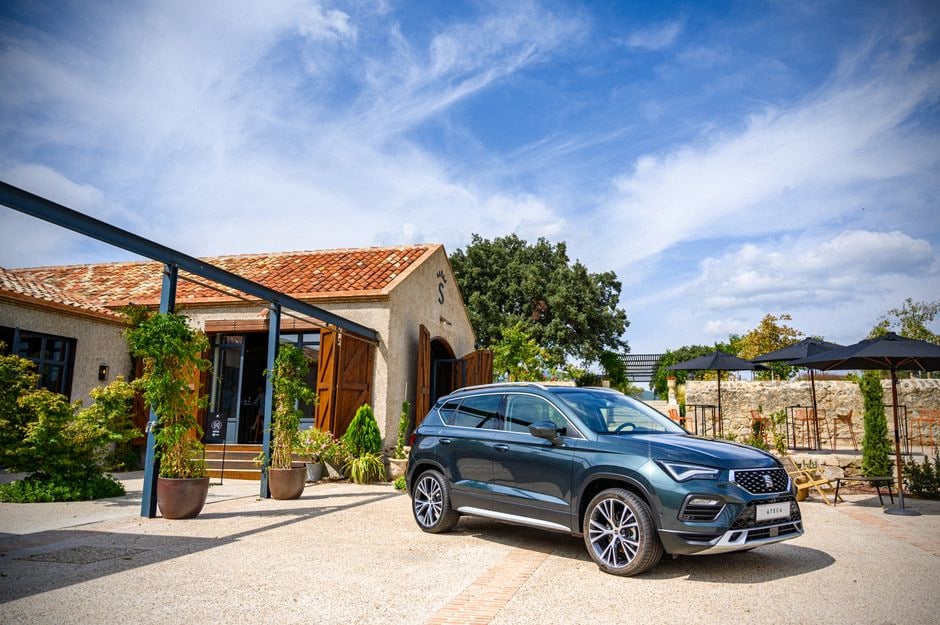 Entretien d’un SUV électrique avec contrôle des pneus et freins